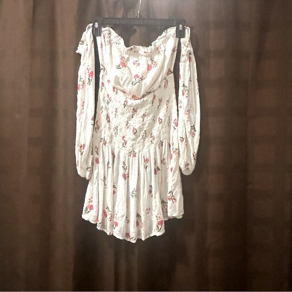 Le Clair De Lune White Red Floral Off Shoulder Dress - Picture 3 of 7